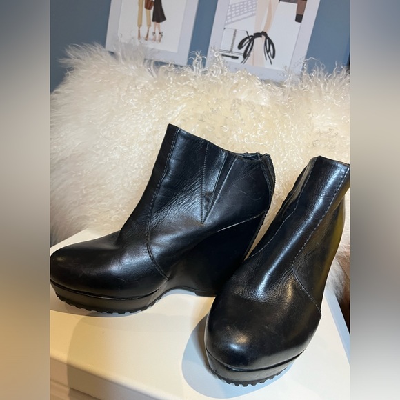 Armani Exchange Black Leather Wedge Ankle Boot - Picture 6 of 8